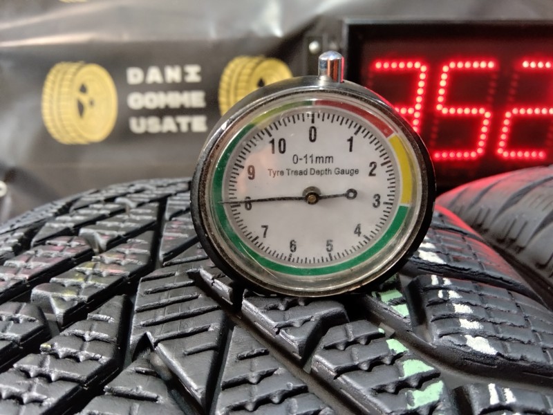 4 Gomme usate 215 60 17 Pneumatici Invernali PIRELLI 4 Gomme usate 215 60 17 Pneumatici Invernali PIRELLI