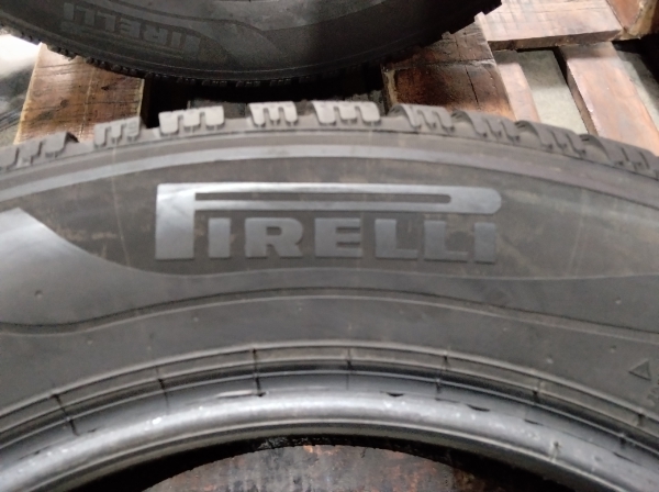 4 Gomme usate 215 60 17 Pneumatici Invernali PIRELLI 4 Gomme usate 215 60 17 Pneumatici Invernali PIRELLI
