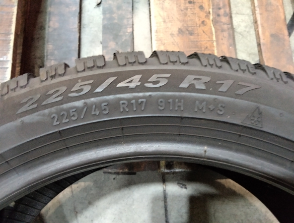4 Gomme usate 225 45 17 Pneumatici Invernali PIRELLI 4 Gomme usate 225 45 17 Pneumatici Invernali PIRELLI