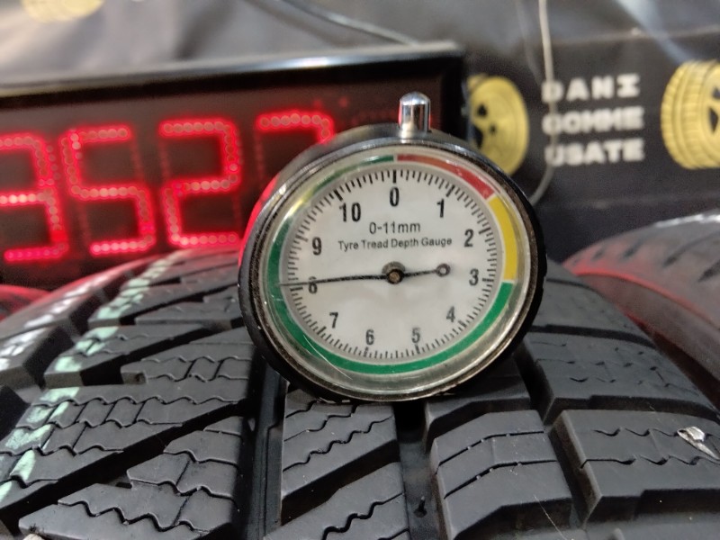 4 Gomme usate 225 65 17 Pneumatici Invernali KUMHO 4 Gomme usate 225 65 17 Pneumatici Invernali KUMHO