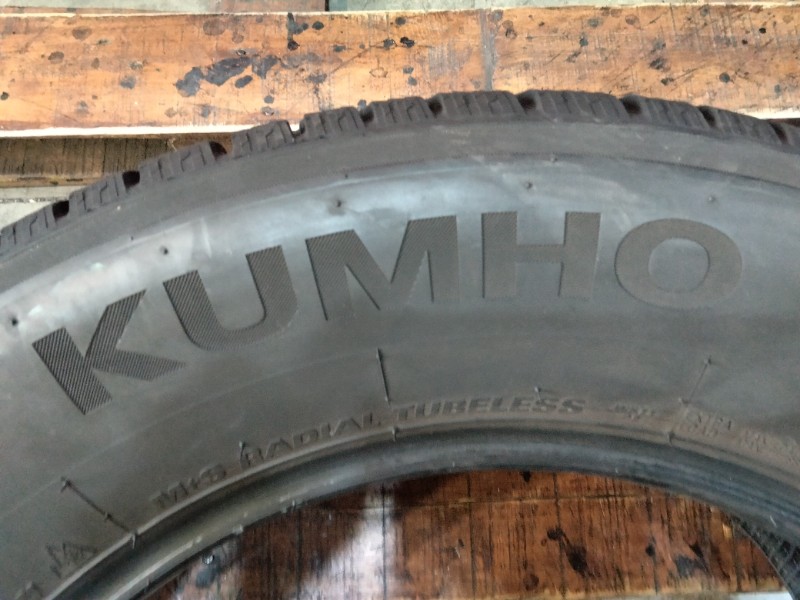 4 Gomme usate 225 65 17 Pneumatici Invernali KUMHO 4 Gomme usate 225 65 17 Pneumatici Invernali KUMHO