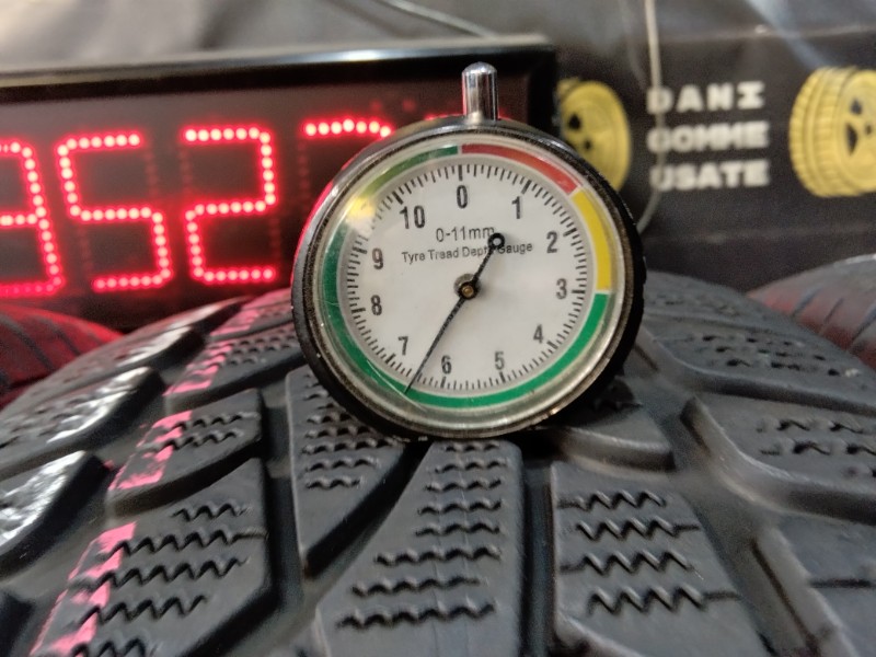 4 Gomme usate 235 55 18 Pneumatici Invernali DUNLOP 4 Gomme usate 235 55 18 Pneumatici Invernali DUNLOP