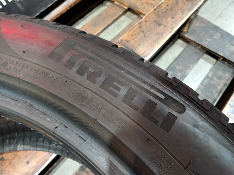 2 Gomme usate 275 45 20 e 2 Gomme usate 305 40 20 RUN FLAT Pneumatici Invernali PIRELLI 2 Gomme usate 275 45 20 e 2 Gomme usate 305 40 20 RUN FLAT Pneumatici Invernali PIRELLI
