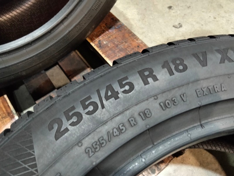 4 Gomme usate 255 45 18 Pneumatici Invernali CONTINENTAL 4 Gomme usate 255 45 18 Pneumatici Invernali CONTINENTAL