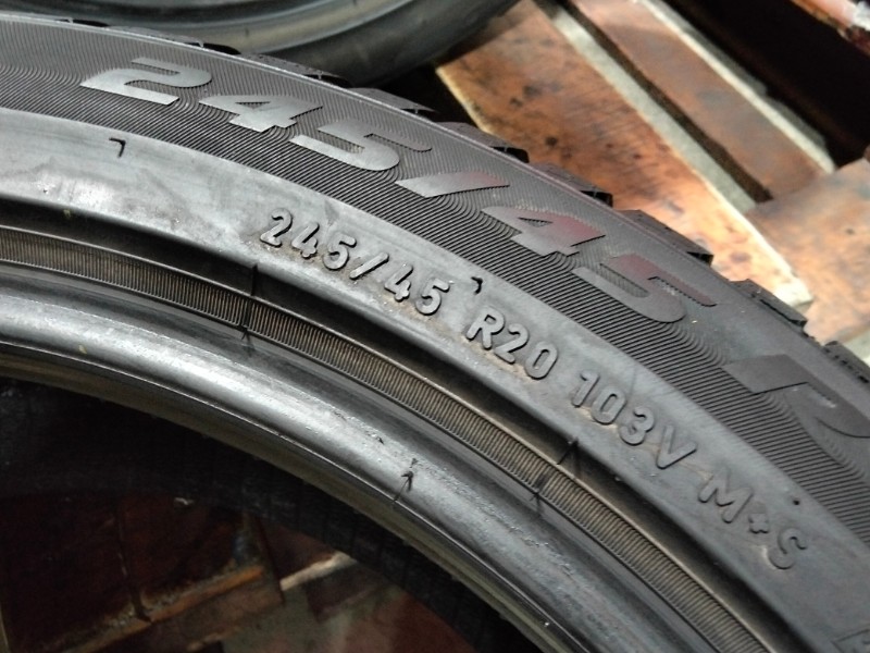 2 Gomme usate 245 45 20 e 2 Gomme usate 275 40 20 RUN FLAT Pneumatici Invernali PIRELLI 2 Gomme usate 245 45 20 e 2 Gomme usate 275 40 20 RUN FLAT Pneumatici Invernali PIRELLI