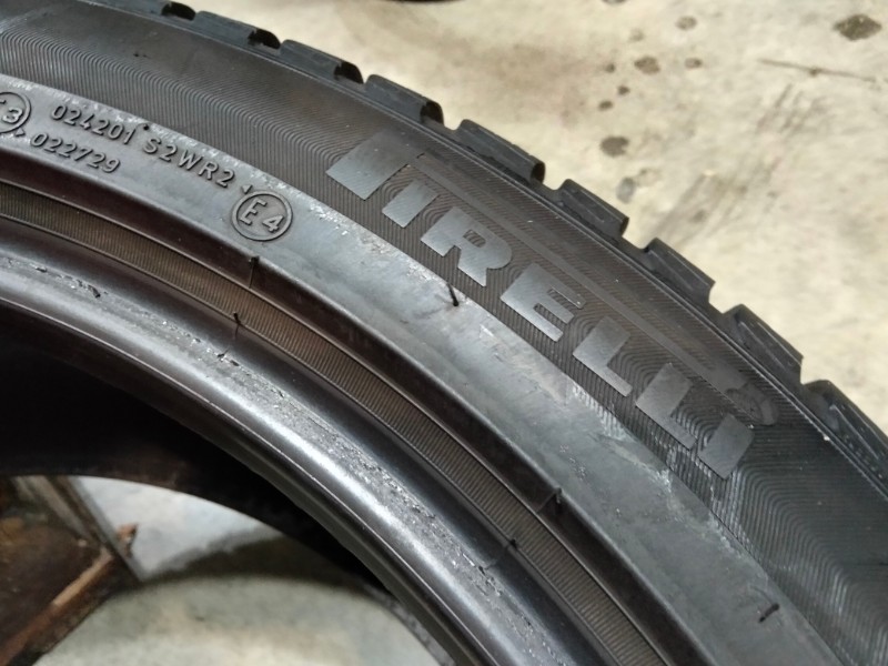 2 Gomme usate 245 45 20 e 2 Gomme usate 275 40 20 RUN FLAT Pneumatici Invernali PIRELLI 2 Gomme usate 245 45 20 e 2 Gomme usate 275 40 20 RUN FLAT Pneumatici Invernali PIRELLI