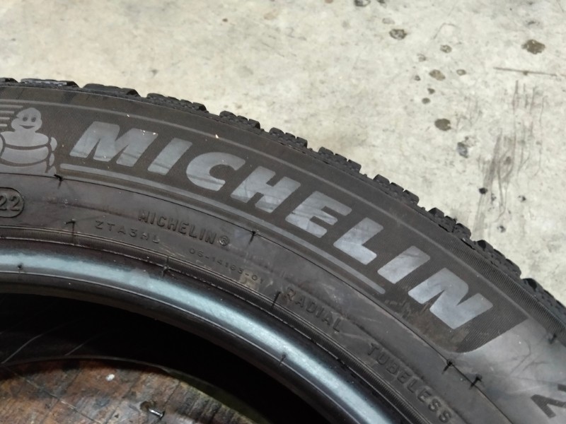 2 Gomme usate 215 55 17 Pneumatici Invernali MICHELIN 2 Gomme usate 215 55 17 Pneumatici Invernali MICHELIN