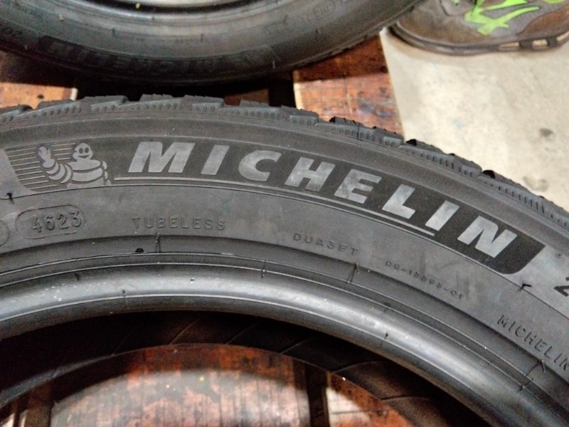 4 Gomme usate 205 55 17 Pneumatici Invernali MICHELIN 4 Gomme usate 205 55 17 Pneumatici Invernali MICHELIN