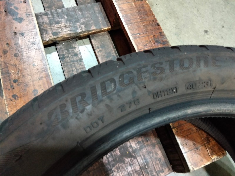 2 Gomme usate 255 40 20 Pneumatici Invernali BRIDGESTONE 2 Gomme usate 255 40 20 Pneumatici Invernali BRIDGESTONE