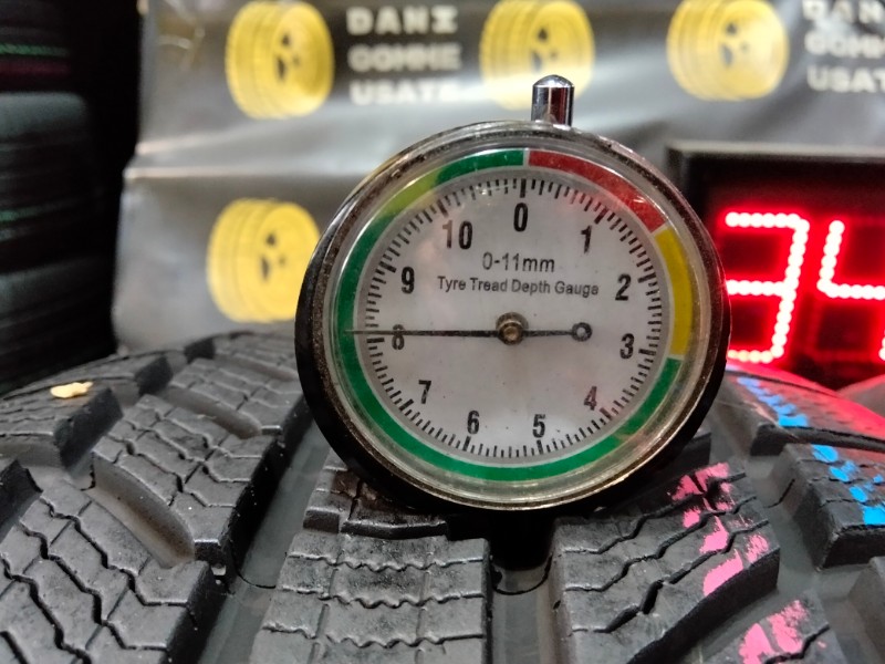 4 Gomme usate 245 50 19 Pneumatici Invernali CONTINENTAL 4 Gomme usate 245 50 19 Pneumatici Invernali CONTINENTAL