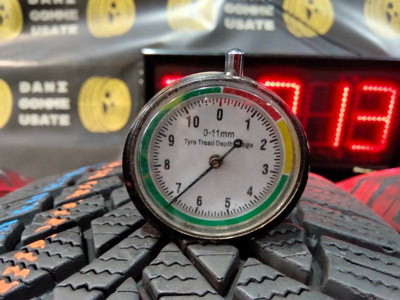 4 Gomme usate 215 60 17 Pneumatici Invernali BRIDGESTONE 4 Gomme usate 215 60 17 Pneumatici Invernali BRIDGESTONE