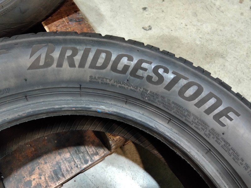4 Gomme usate 215 60 17 Pneumatici Invernali BRIDGESTONE 4 Gomme usate 215 60 17 Pneumatici Invernali BRIDGESTONE