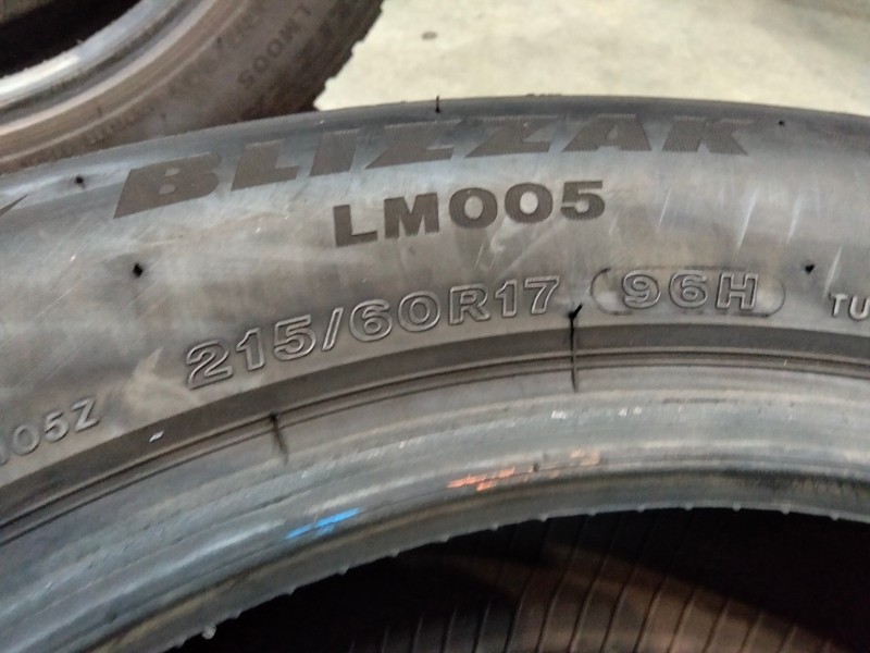 4 Gomme usate 215 60 17 Pneumatici Invernali BRIDGESTONE 4 Gomme usate 215 60 17 Pneumatici Invernali BRIDGESTONE