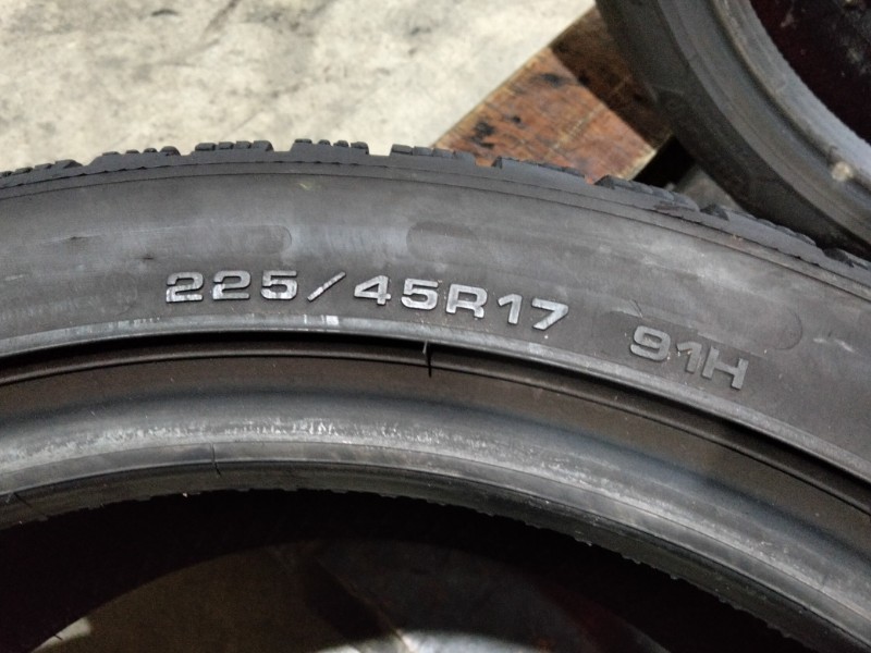 4 Gomme usate 225 45 17 Pneumatici Invernali GOODYEAR 4 Gomme usate 225 45 17 Pneumatici Invernali GOODYEAR