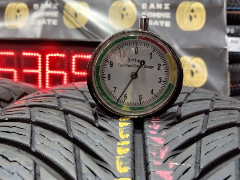 4 Gomme usate 235 55 18 Pneumatici Invernali MICHELIN 4 Gomme usate 235 55 18 Pneumatici Invernali MICHELIN