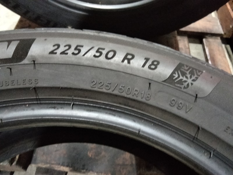 4 Gomme usate 225 50 18 Pneumatici Invernali MICHELIN 4 Gomme usate 225 50 18 Pneumatici Invernali MICHELIN