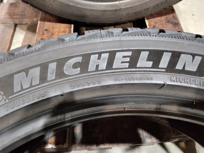 4 Gomme usate 235 45 19 Pneumatici Invernali MICHELIN 4 Gomme usate 235 45 19 Pneumatici Invernali MICHELIN