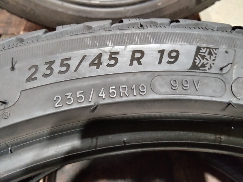 4 Gomme usate 235 45 19 Pneumatici Invernali MICHELIN 4 Gomme usate 235 45 19 Pneumatici Invernali MICHELIN