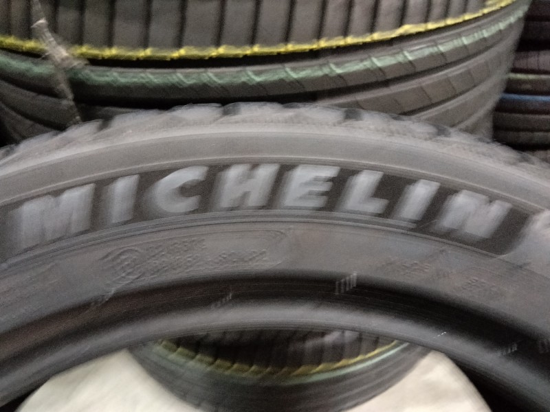 4 Gomme usate 225 50 18 Pneumatici Invernali MICHELIN 4 Gomme usate 225 50 18 Pneumatici Invernali MICHELIN