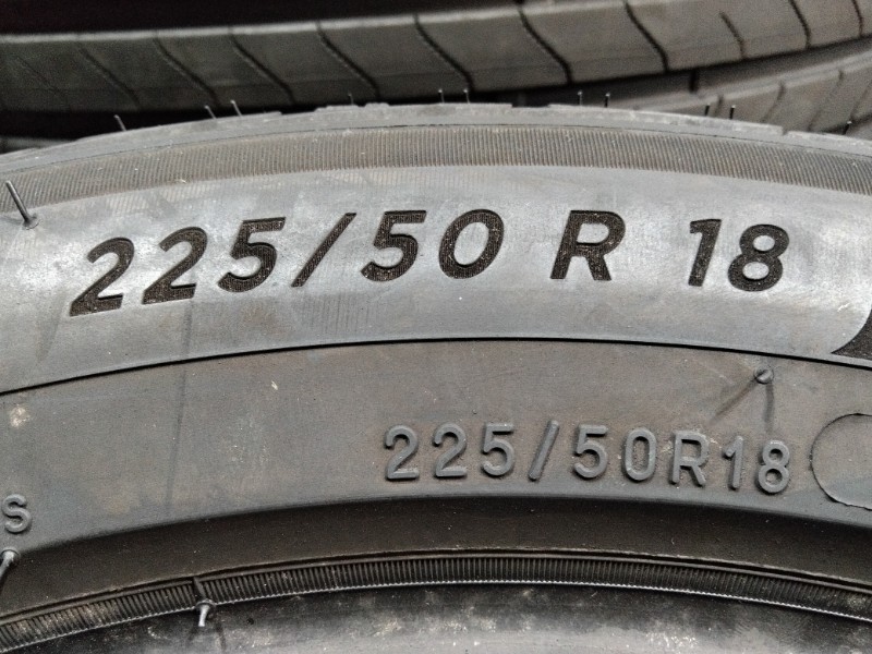 4 Gomme usate 225 50 18 Pneumatici Invernali MICHELIN 4 Gomme usate 225 50 18 Pneumatici Invernali MICHELIN