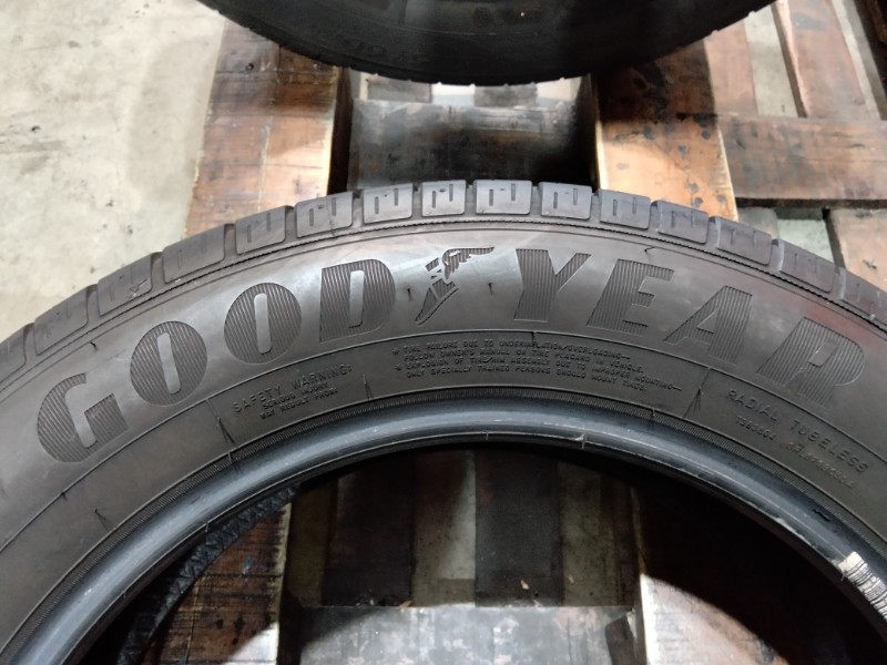 2 Gomme usate 215 60 17 Pneumatici 4 Stagioni GOODYEAR 2 Gomme usate 215 60 17 Pneumatici 4 Stagioni GOODYEAR