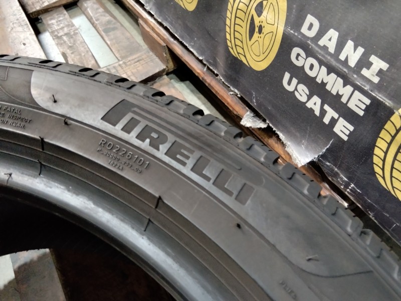 2 Gomme usate 275 40 20 Pneumatici Invernali PIRELLI 2 Gomme usate 275 40 20 Pneumatici Invernali PIRELLI