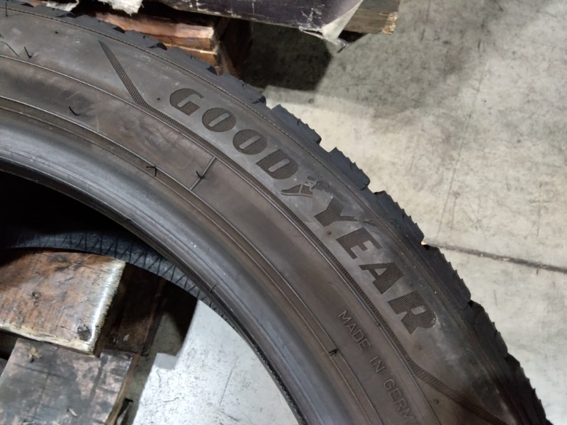 2 Gomme usate 245 45 20 Pneumatici Invernali GOODYEAR 2 Gomme usate 245 45 20 Pneumatici Invernali GOODYEAR