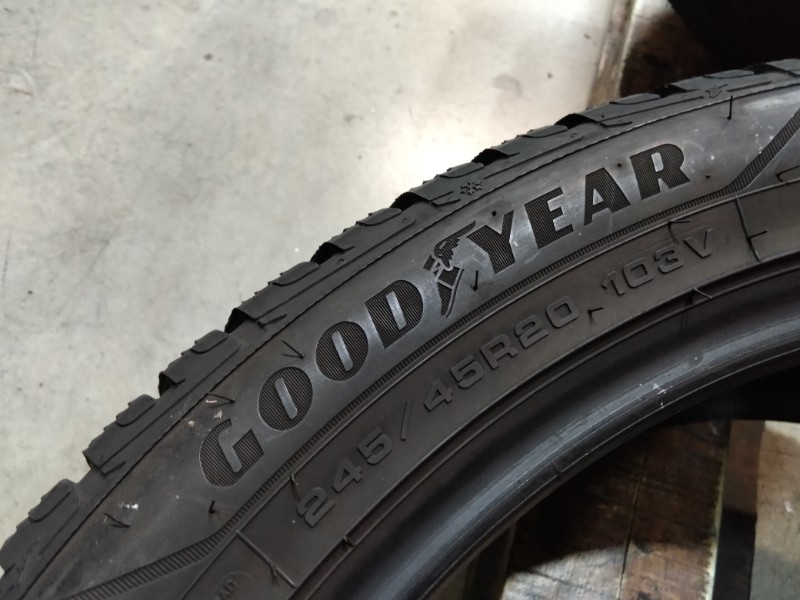 2 Gomme usate 245 45 20 Pneumatici Invernali GOODYEAR 2 Gomme usate 245 45 20 Pneumatici Invernali GOODYEAR