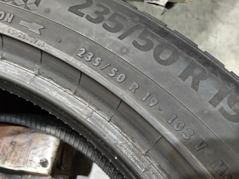 2 Gomme usate 235 50 19 Pneumatici Invernali CONTINENTAL 2 Gomme usate 235 50 19 Pneumatici Invernali CONTINENTAL