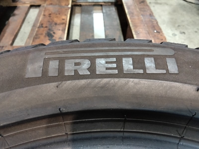 2 Gomme usate 225 50 17 Pneumatici Invernali PIRELLI 2 Gomme usate 225 50 17 Pneumatici Invernali PIRELLI