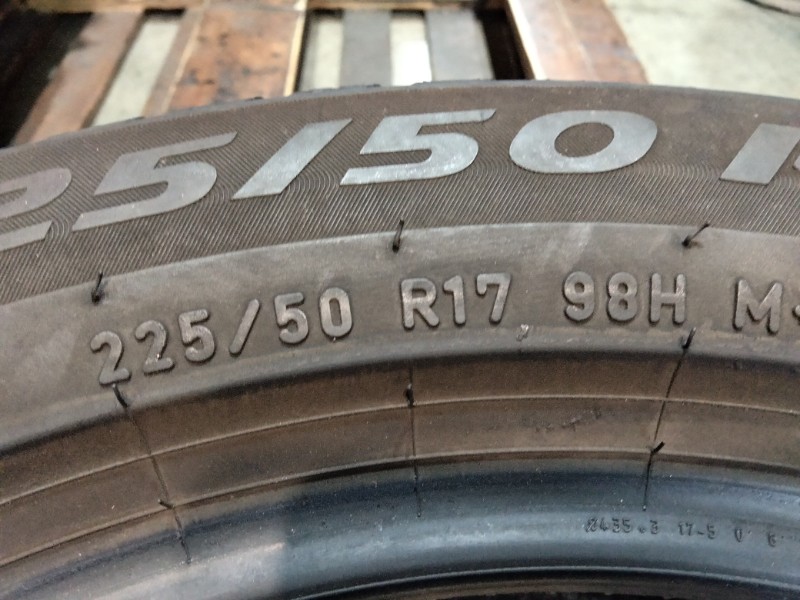 2 Gomme usate 225 50 17 Pneumatici Invernali PIRELLI 2 Gomme usate 225 50 17 Pneumatici Invernali PIRELLI