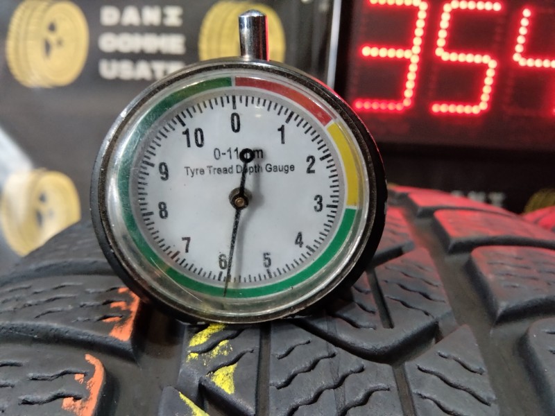 4 Gomme usate 205 60 16 Pneumatici Invernali PIRELLI 4 Gomme usate 205 60 16 Pneumatici Invernali PIRELLI