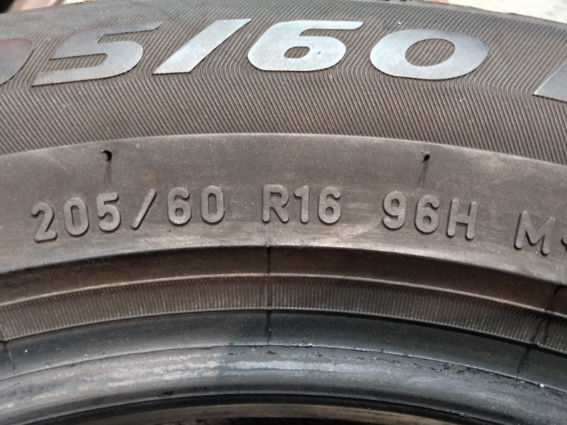 4 Gomme usate 205 60 16 Pneumatici Invernali PIRELLI 4 Gomme usate 205 60 16 Pneumatici Invernali PIRELLI