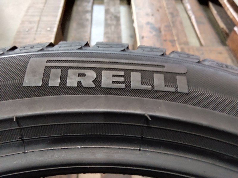 2 Gomme usate 225 45 18 Pneumatici Invernali PIRELLI 2 Gomme usate 225 45 18 Pneumatici Invernali PIRELLI