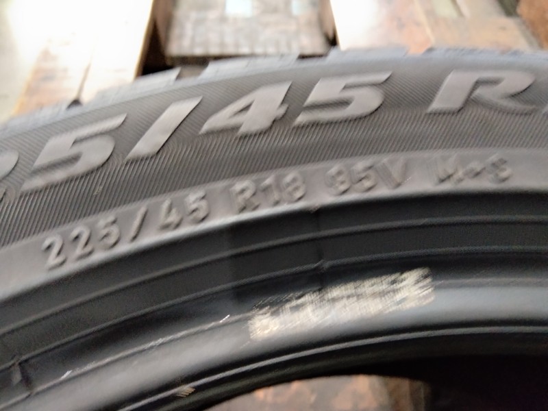 2 Gomme usate 225 45 18 Pneumatici Invernali PIRELLI 2 Gomme usate 225 45 18 Pneumatici Invernali PIRELLI