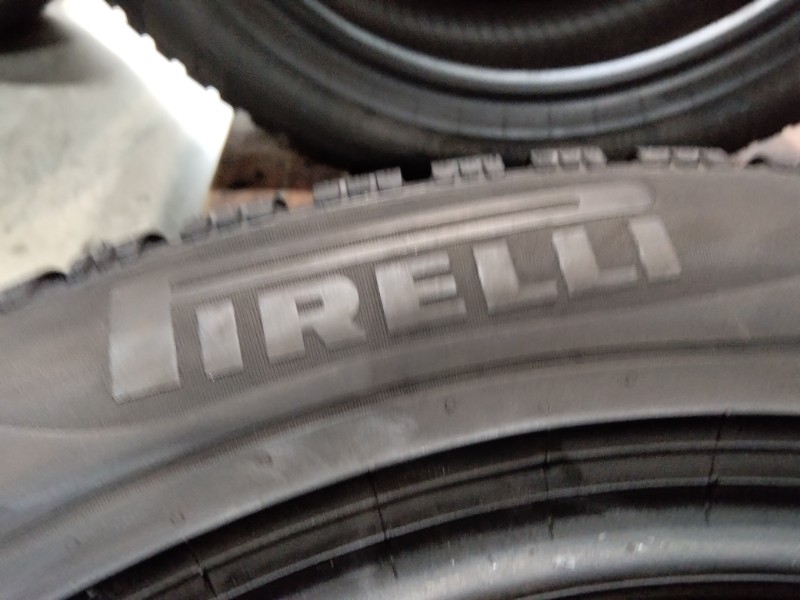4 Gomme usate 235 50 18 Pneumatici Invernali PIRELLI 4 Gomme usate 235 50 18 Pneumatici Invernali PIRELLI