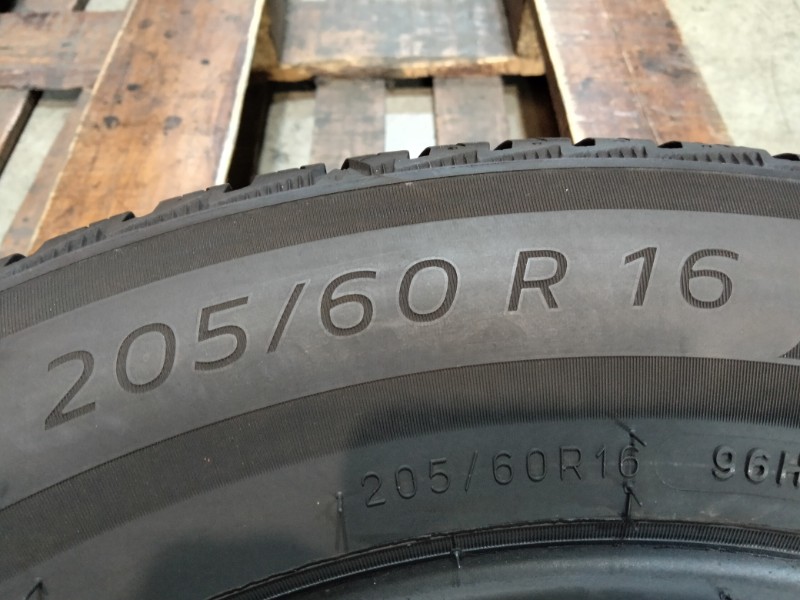 4 Gomme usate 205 60 16 Pneumatici Invernali MICHELIN 4 Gomme usate 205 60 16 Pneumatici Invernali MICHELIN