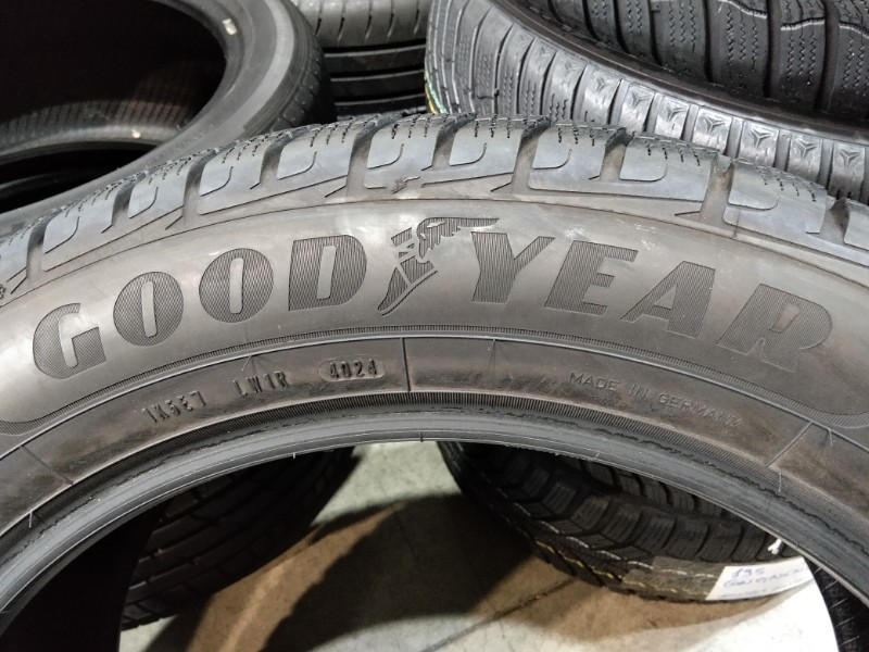 4 Gomme usate 235 55 19 Pneumatici Invernali GOODYEAR 4 Gomme usate 235 55 19 Pneumatici Invernali GOODYEAR