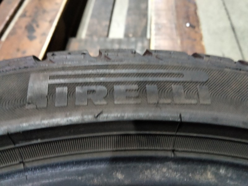 2 Gomme usate 225 40 18 Pneumatici Invernali PIRELLI 2 Gomme usate 225 40 18 Pneumatici Invernali PIRELLI
