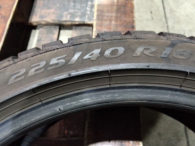 2 Gomme usate 225 40 18 Pneumatici Invernali PIRELLI 2 Gomme usate 225 40 18 Pneumatici Invernali PIRELLI