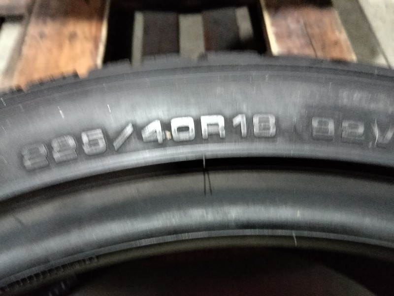 4 Gomme usate 225 40 18 Pneumatici Invernali GOODYEAR 4 Gomme usate 225 40 18 Pneumatici Invernali GOODYEAR