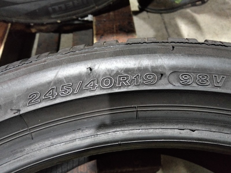 4 Gomme usate 245 40 19 Pneumatici Invernali BRIDGESTONE 4 Gomme usate 245 40 19 Pneumatici Invernali BRIDGESTONE