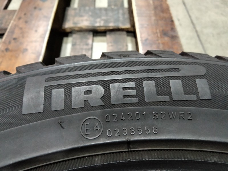 4 Gomme usate 235 45 18 Pneumatici Invernali PIRELLI 4 Gomme usate 235 45 18 Pneumatici Invernali PIRELLI