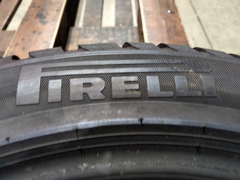 2 Gomme usate 225 45 17 Pneumatici Invernali PIRELLI 2 Gomme usate 225 45 17 Pneumatici Invernali PIRELLI
