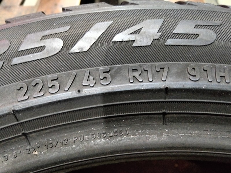 2 Gomme usate 225 45 17 Pneumatici Invernali PIRELLI 2 Gomme usate 225 45 17 Pneumatici Invernali PIRELLI