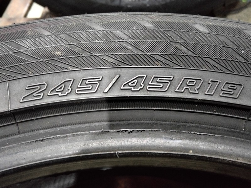 4 Gomme usate 245 45 19 Pneumatici Invernali YOKOHAMA 4 Gomme usate 245 45 19 Pneumatici Invernali YOKOHAMA