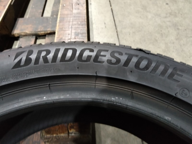 4 Gomme usate 215 50 19 Pneumatici Invernali BRIDGESTONE 4 Gomme usate 215 50 19 Pneumatici Invernali BRIDGESTONE