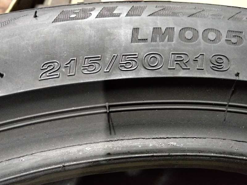 4 Gomme usate 215 50 19 Pneumatici Invernali BRIDGESTONE 4 Gomme usate 215 50 19 Pneumatici Invernali BRIDGESTONE
