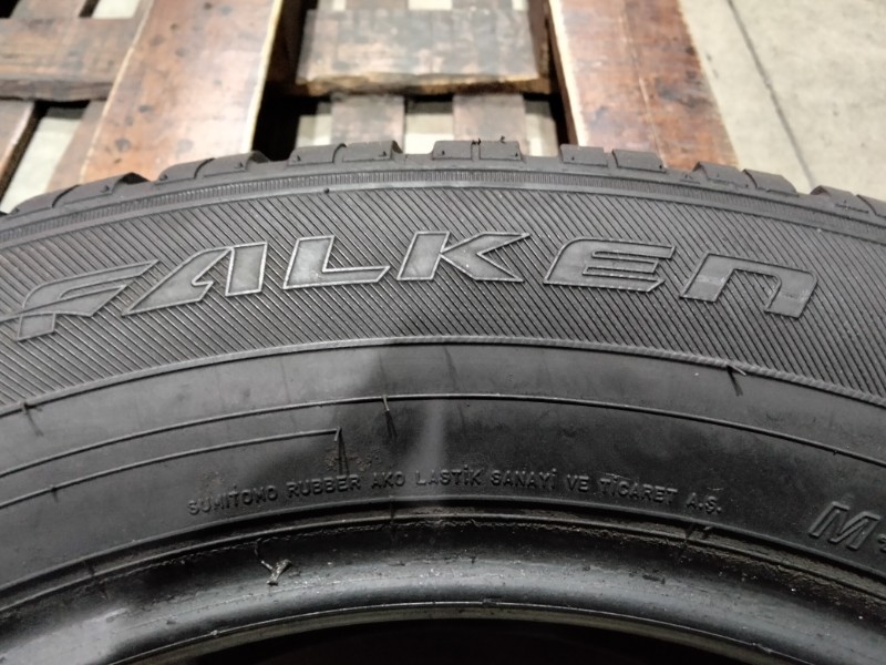 4 Gomme usate 225 60 18 Pneumatici Invernali FALKEN 4 Gomme usate 225 60 18 Pneumatici Invernali FALKEN