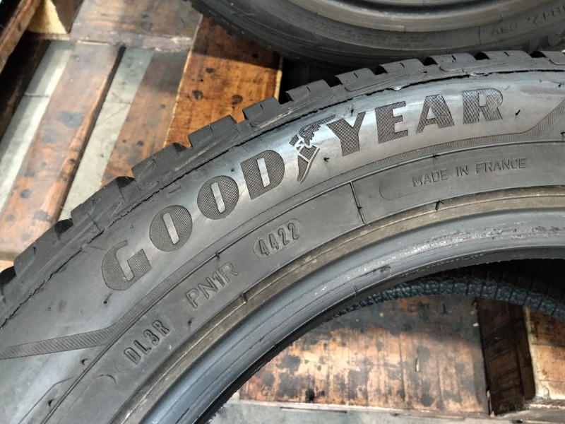 4 Gomme usate 215 55 17 Pneumatici Invernali GOODYEAR 4 Gomme usate 215 55 17 Pneumatici Invernali GOODYEAR